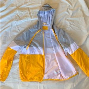 Vibrant Wind-Breaker